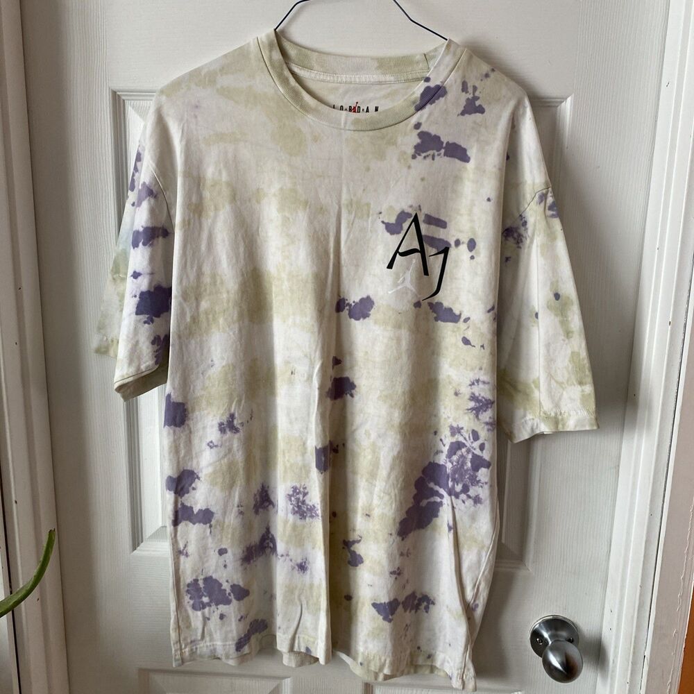 Air Jordan T Shirt Men’s Size Large Short Sleeve Tie Dye Clouds